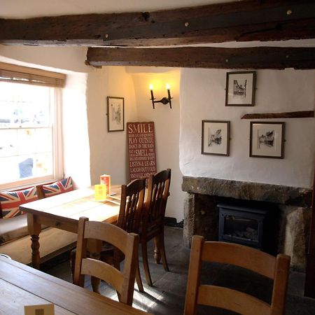 Kings Arms Hotel Abergavenny Exteriör bild