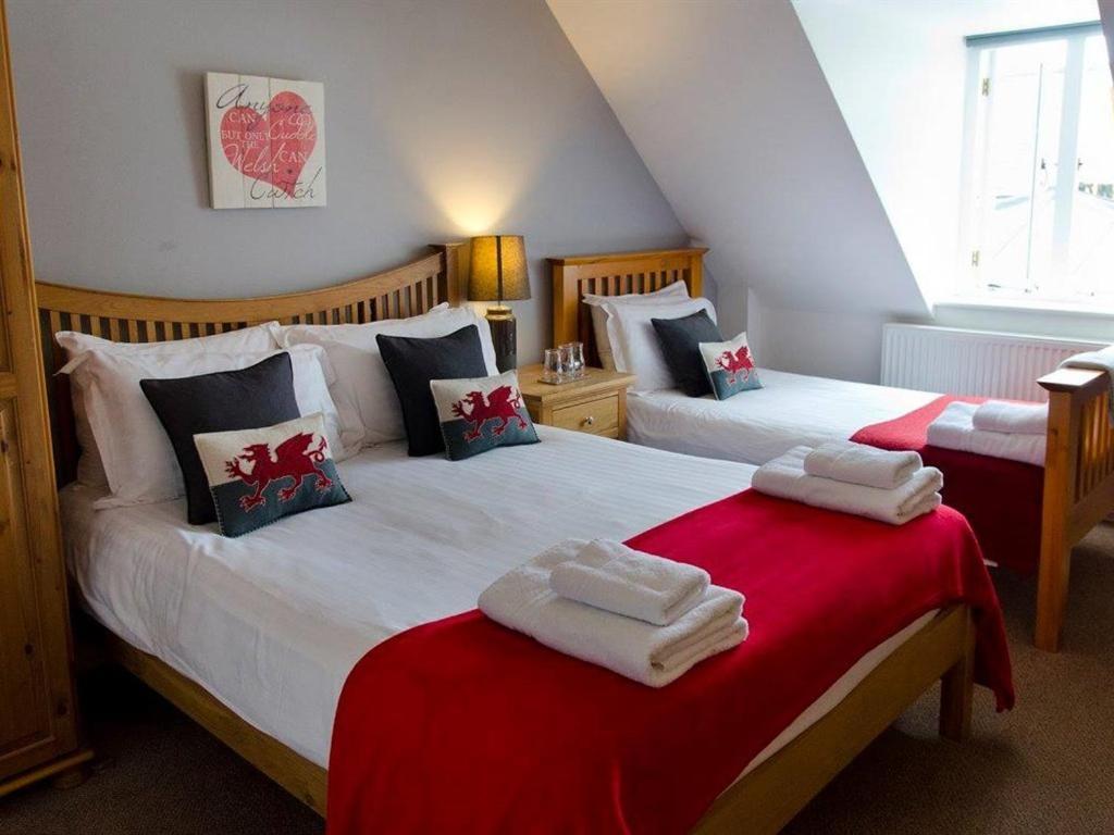 Kings Arms Hotel Abergavenny Exteriör bild