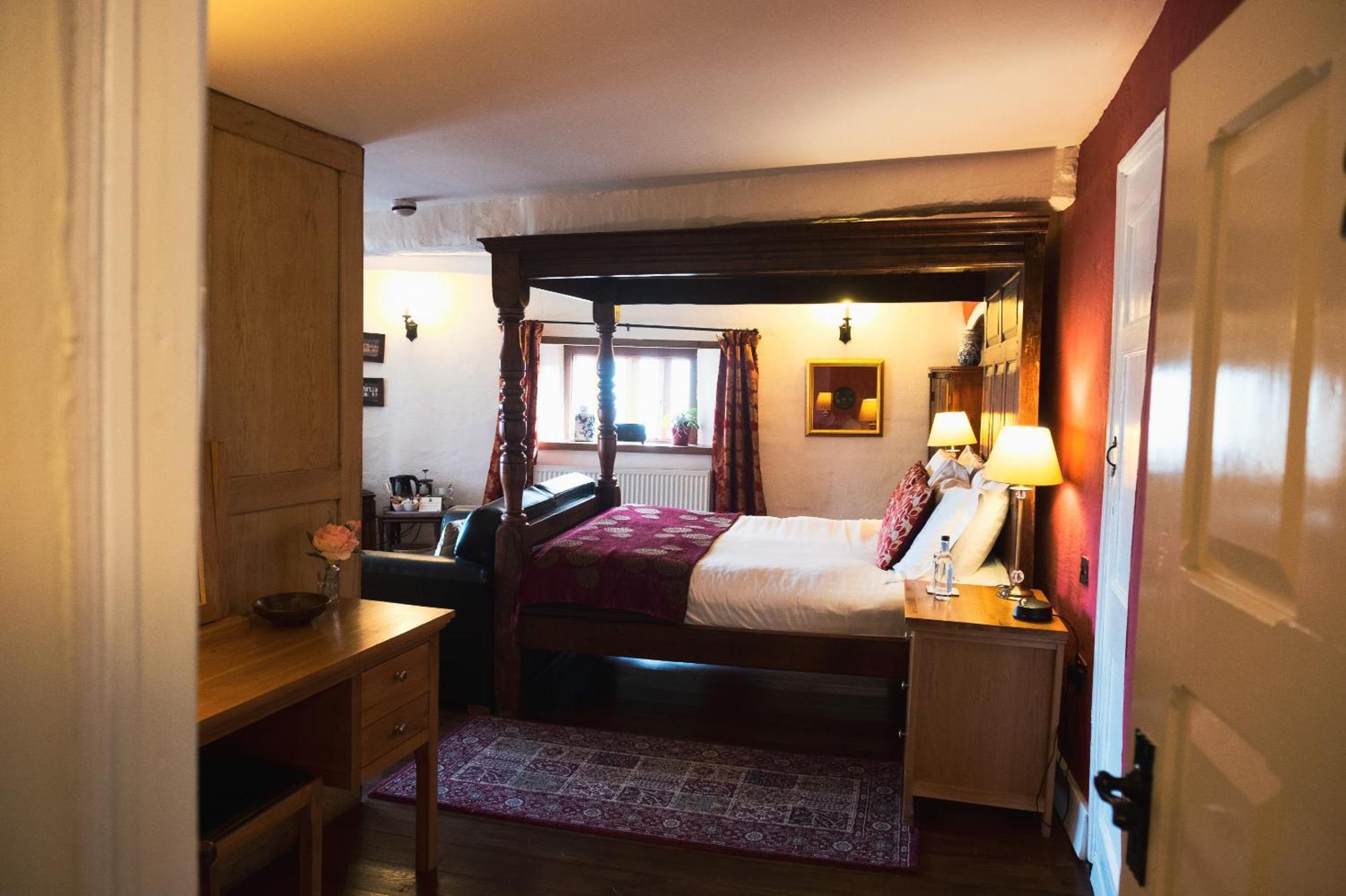 Kings Arms Hotel Abergavenny Exteriör bild