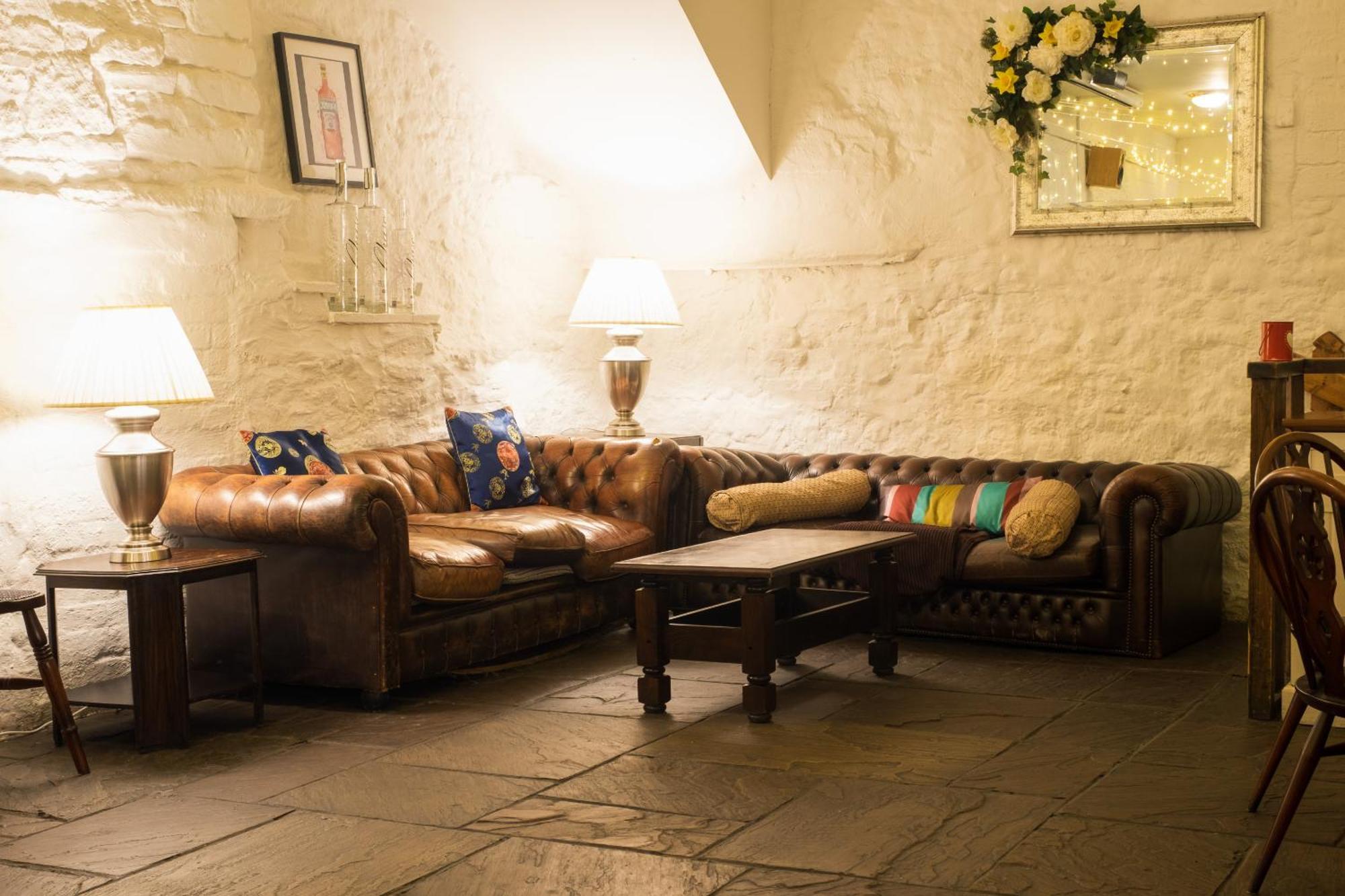 Kings Arms Hotel Abergavenny Exteriör bild