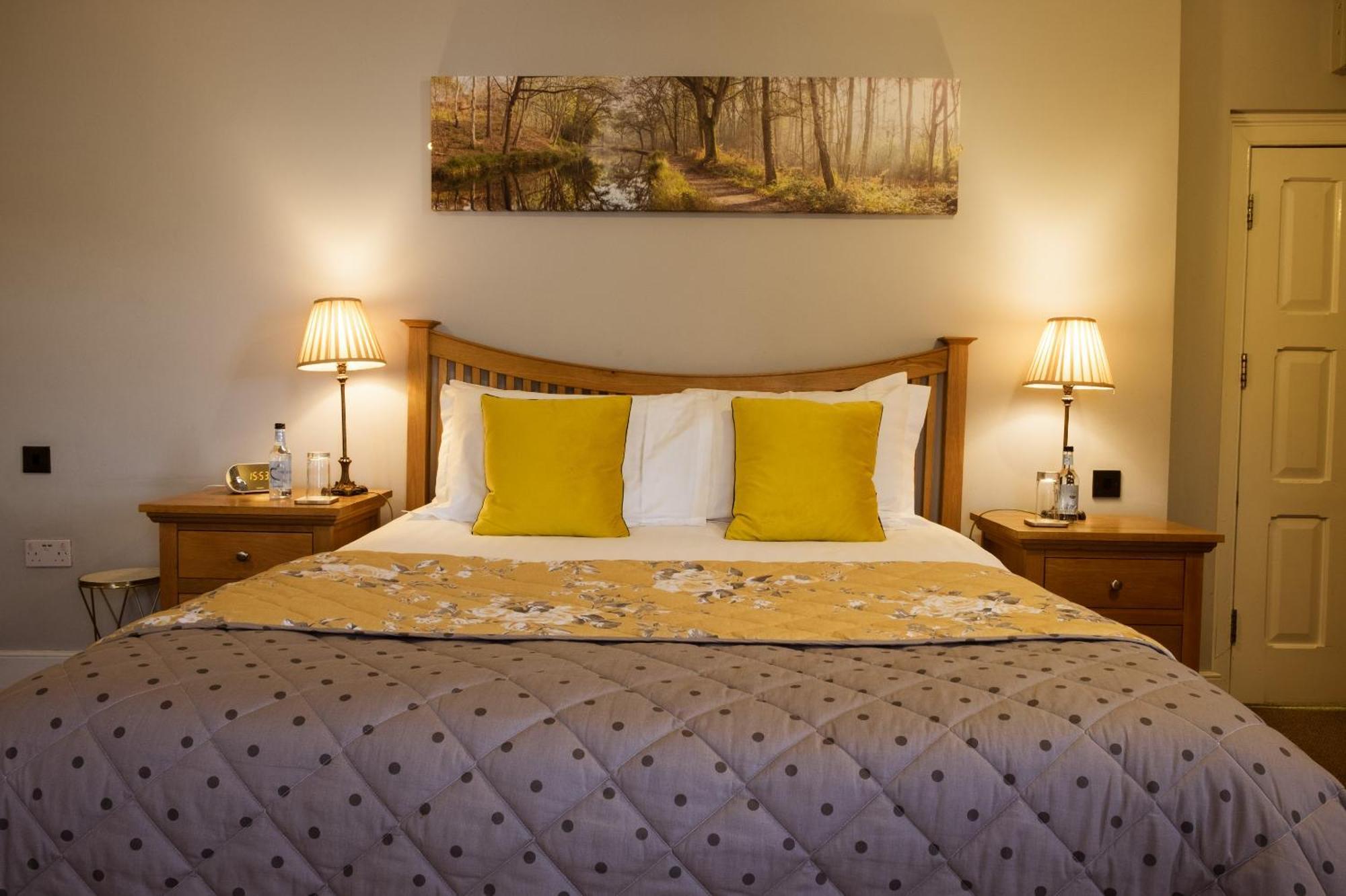 Kings Arms Hotel Abergavenny Exteriör bild