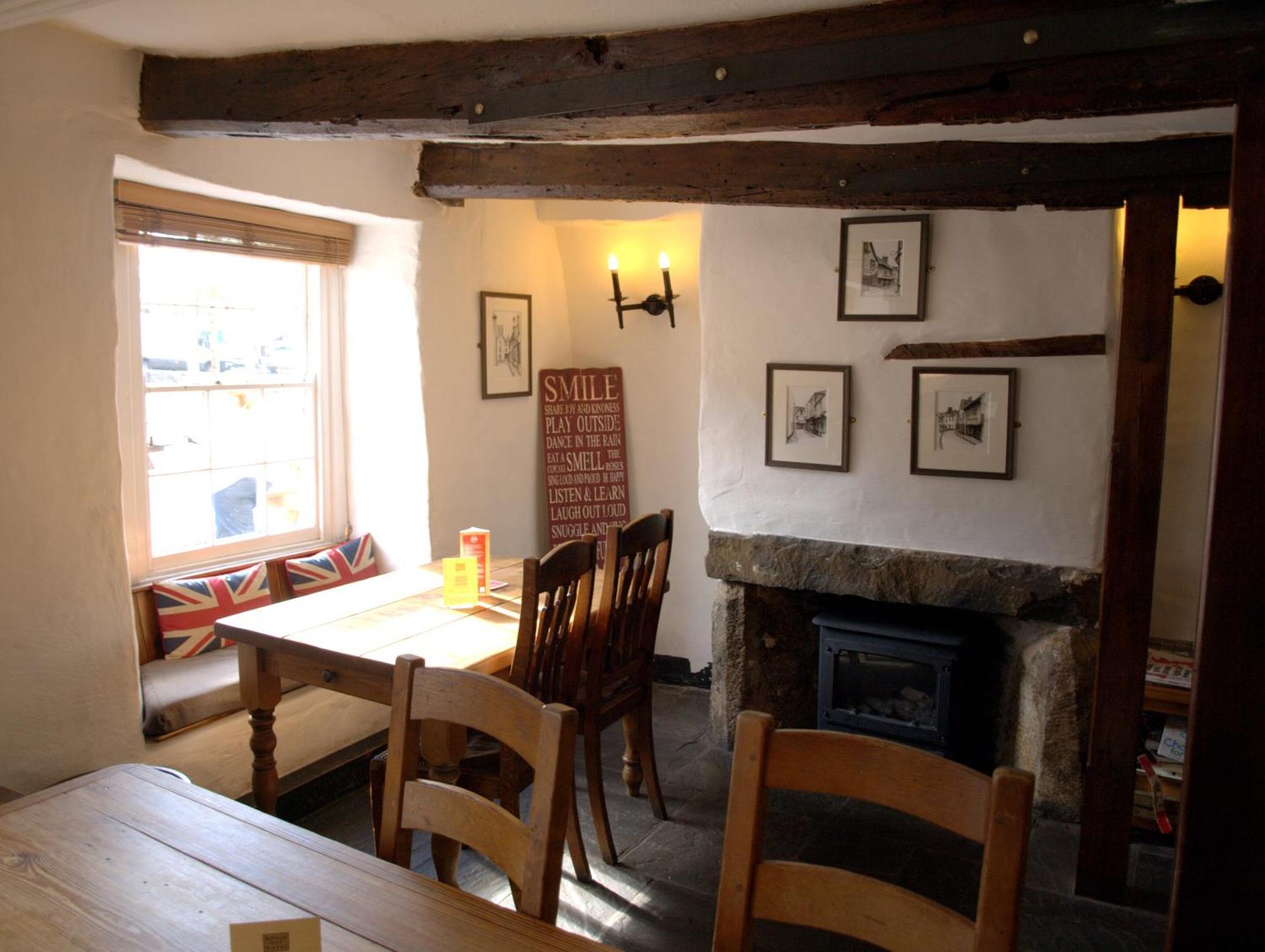Kings Arms Hotel Abergavenny Exteriör bild